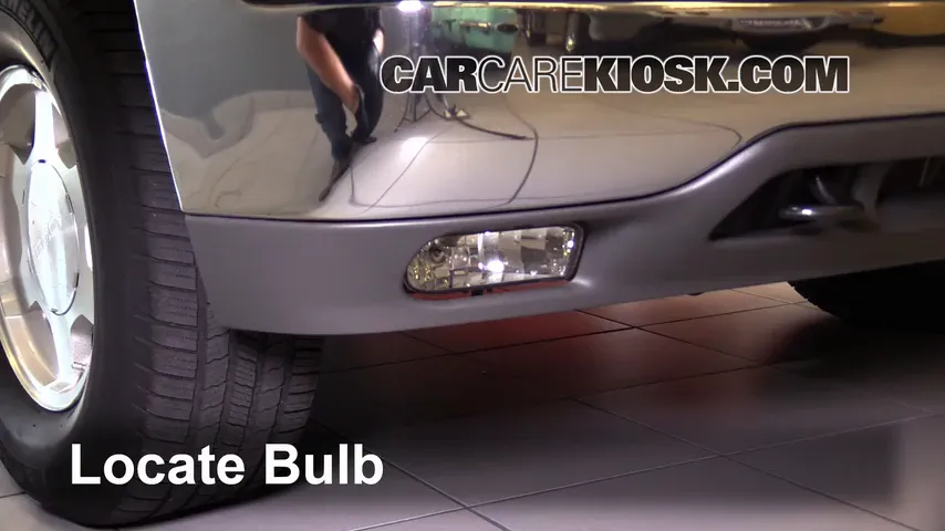 2004 GMC Yukon SLT 5.3L V8 Lights Fog Light (replace bulb)